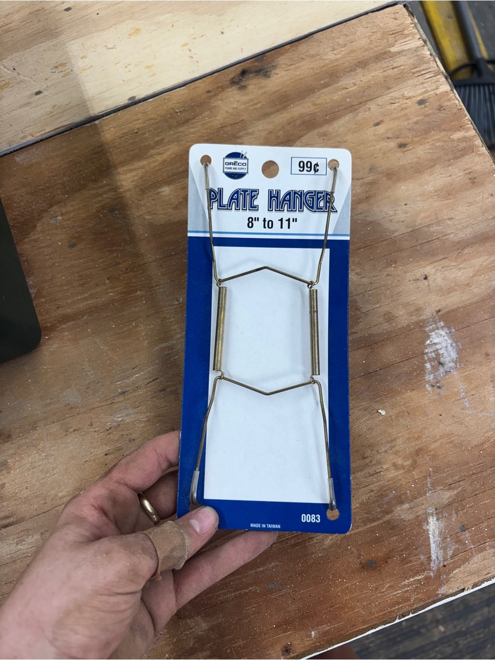Plate Hanger 8"-11" Gold Wire Display